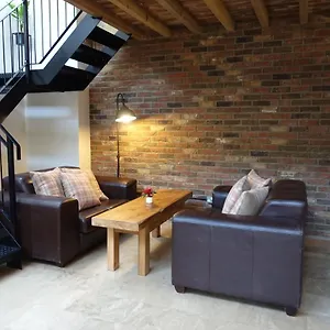  Holiday home The Workshop, In 18th Century Lothersdale Mill, Bd20 8en